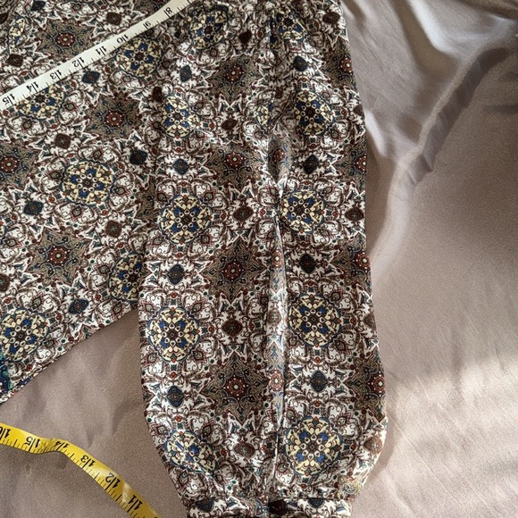 A. Byer Multi-hue Paisley Print Top Gold Keyhole Detail Open Sleeve Button Cuff - Picture 7 of 13